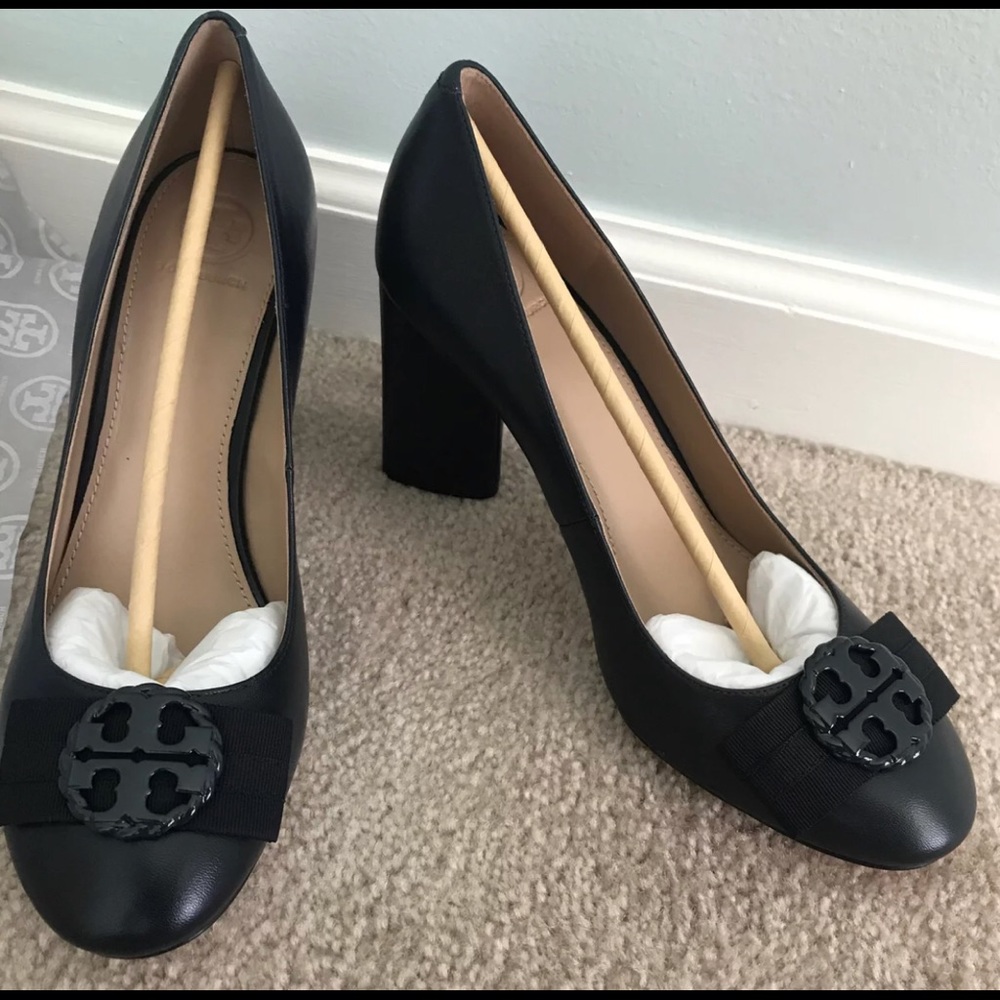 Tory Burch Navy Pumps
